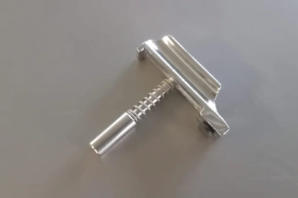 10011 - Fermavetro cromato laterale