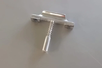 10012 - Fermavetro cromato doppio, centrale