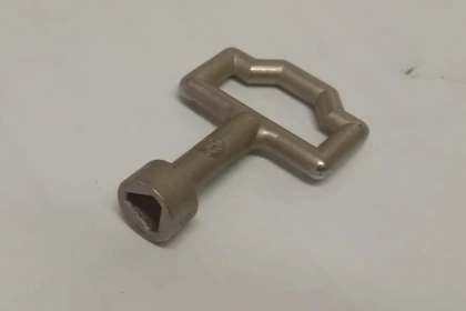 12080 - Chiave inox impronta a triangolo mm 8