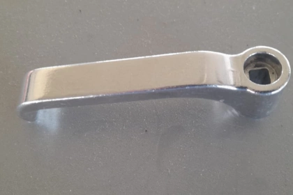 12095 - Contromaniglia foro quadro mm 8