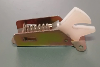 02026 - Serratura sportello, basamento mm 96 × 37