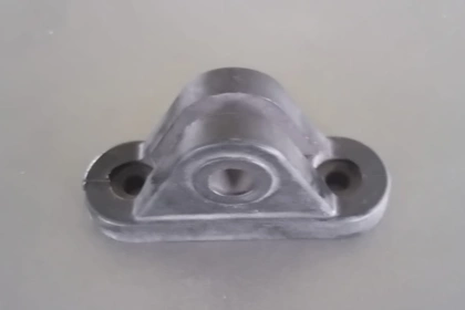 05074 - Attacco in plastica, a forcella per molla a gas