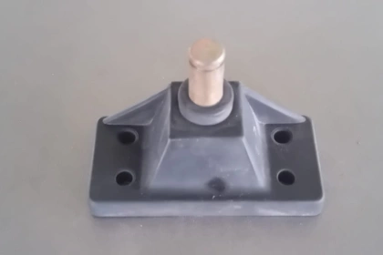 05073 - Attacco con perno, per molla a gas