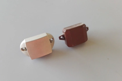 13034 - Push-lock marrone