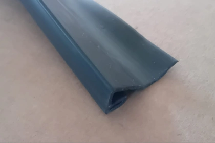 15006 - Profilo fermavetro